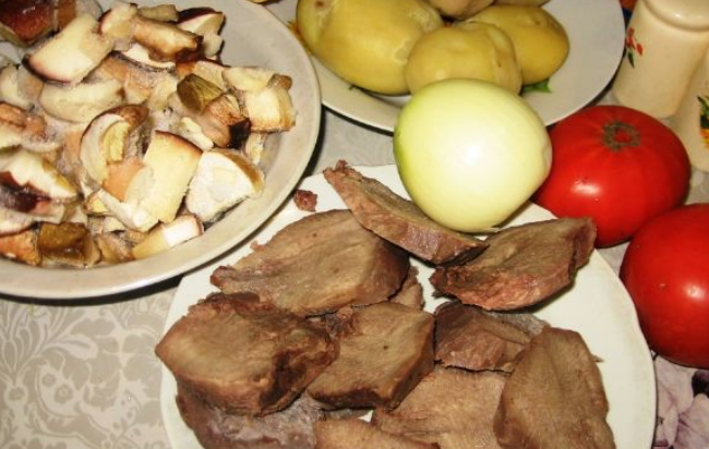 Свинина, запеченная с грибами помидорами и сыром - фото шаг 1
