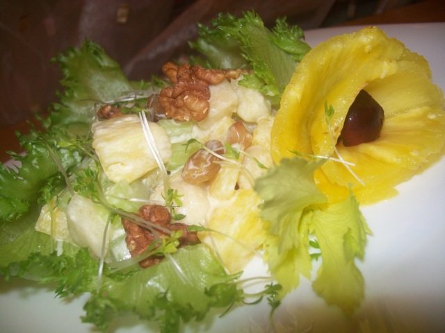Фото к рецепту: уолдорф салат, придуманный в честь национальной гордости американцев - груши usa pears