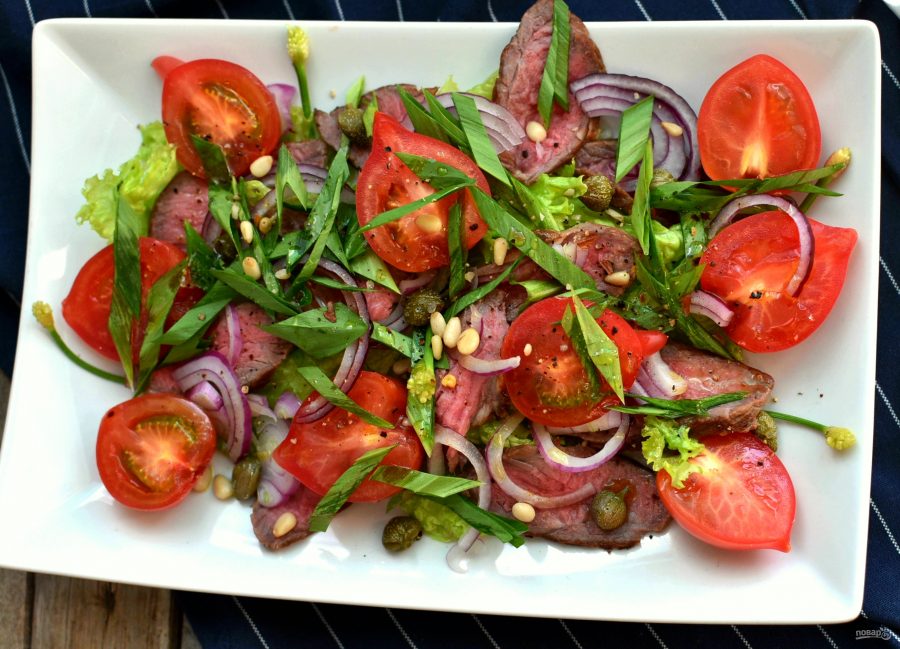 Салат с помидорами, говядиной-гриль и трюфельным маслом - фото шаг 5