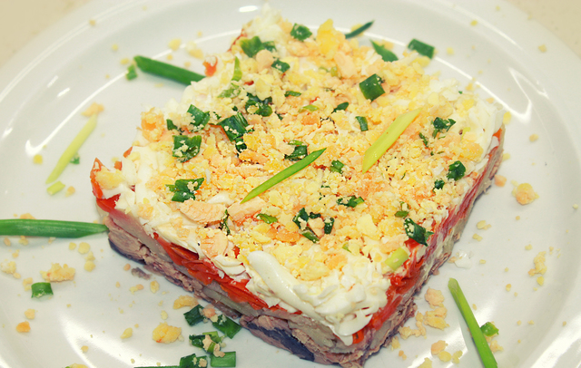 Фото к рецепту: Салат мимоза - новогодний салат