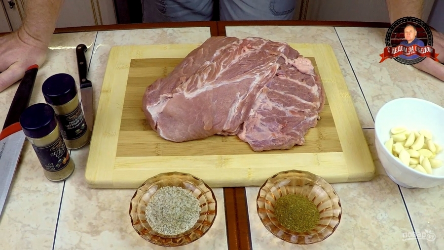Свиная шейка, запечённая в рукаве с чесноком и приправами в духовке - фото шаг 1