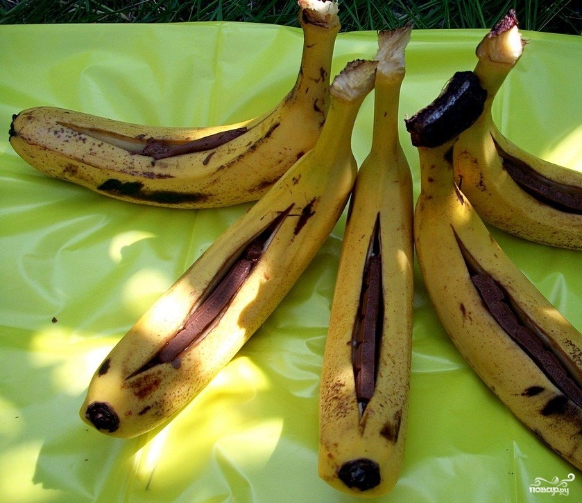 Банан с шоколадом на мангале - фото шаг 1