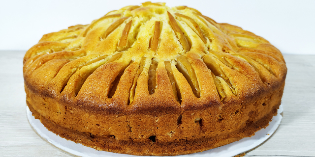 Фото к рецепту: Яблочный пирог. легко, просто и очень вкусно!
