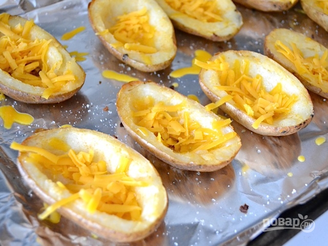 Картофель с беконом и сыром в духовке - фото шаг 8