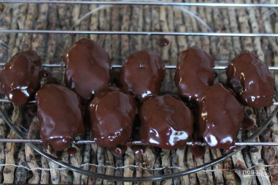 Чернослив с орехом в шоколаде - фото шаг 7