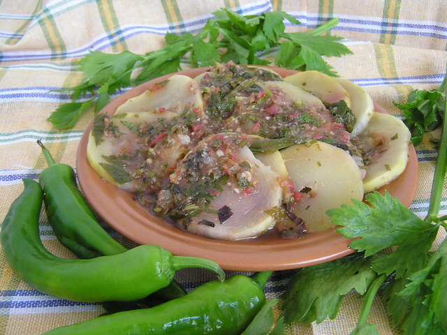 Фото к рецепту: Салат из кабачков «горлопаны зеленые!»