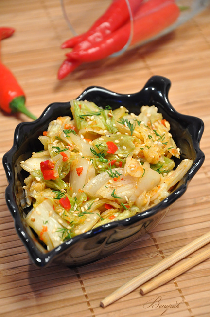 Фото к рецепту: Кимчи (острая корейская капуста)