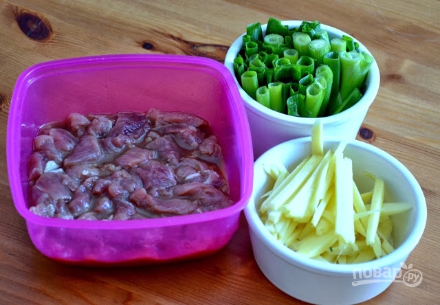 Мясо с имбирем и зеленым луком - фото шаг 1