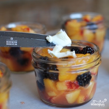 Десерт из персиков и ежевики - фото шаг 9