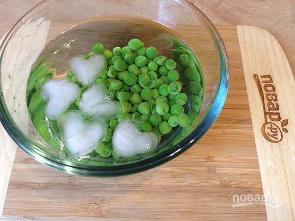 Биточки из картофеля, лосося и зеленого горошка - фото шаг 3
