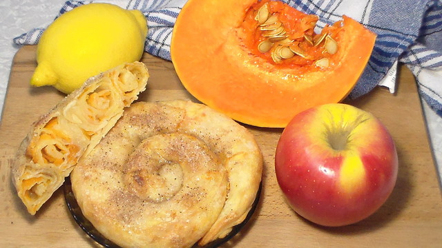 Фото к рецепту: Вертута с тыквой и яблоком