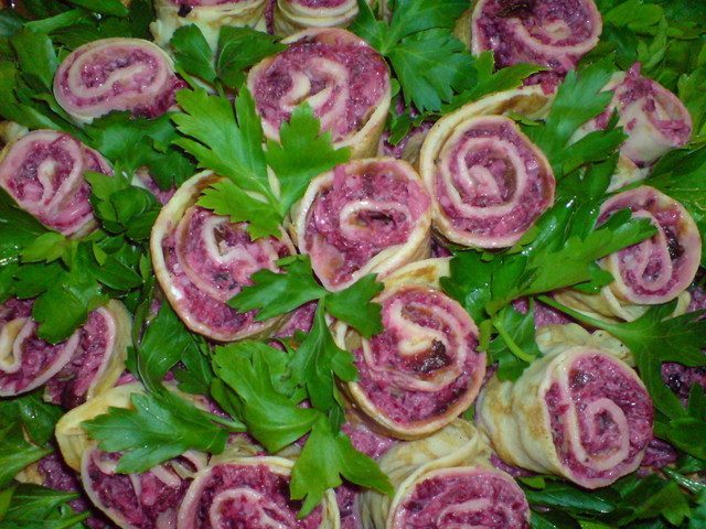 Фото к рецепту: Салат миллион алых роз 