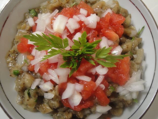 Фото к рецепту: Салат из баклажан к шашлыку/рецепт выходного дня/