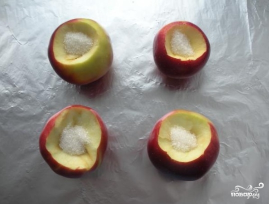 Печеные яблоки с клюквой - фото шаг 3