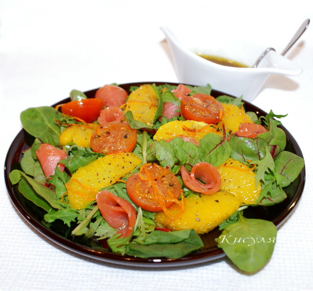 Фото к рецепту: Салат оранжевый с форелью