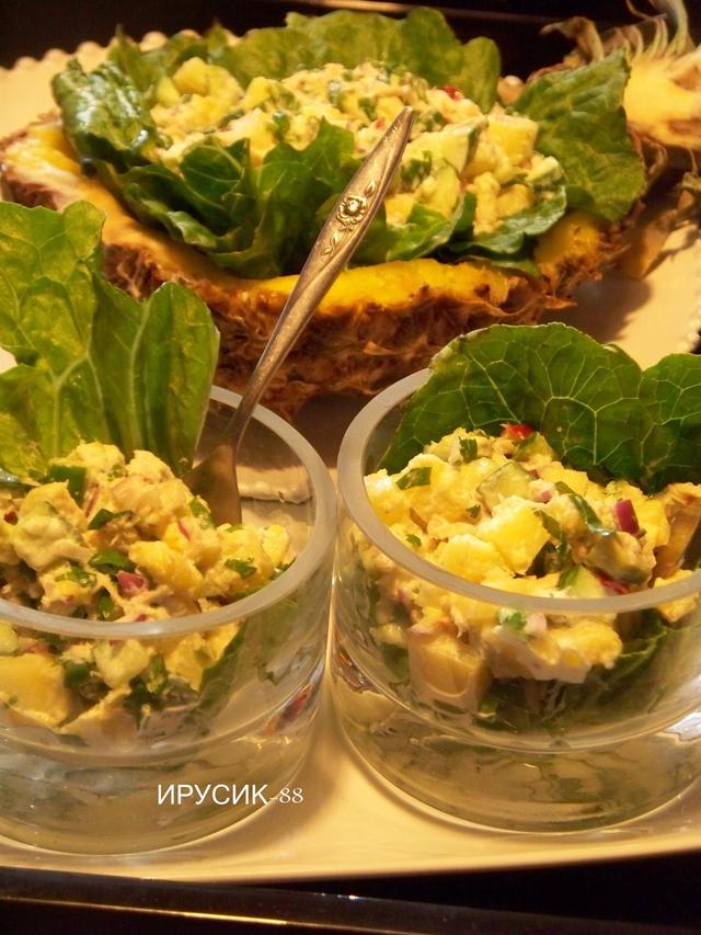 Фото к рецепту: Crab and pineapple salad / салат с крабовым мясом и ананасом.