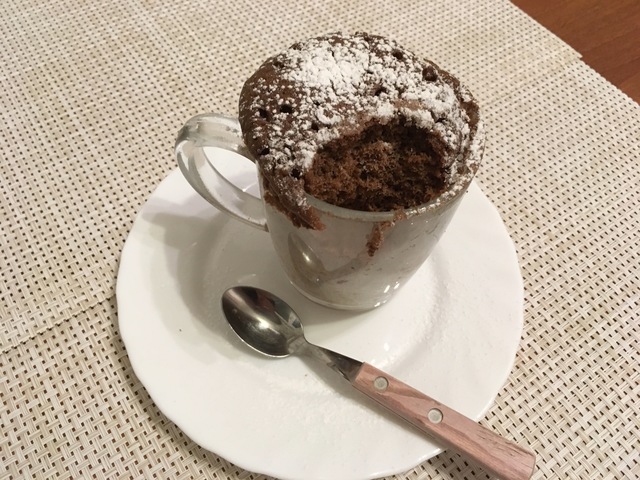 Фото к рецепту: Шоколадный кекс в микроволновке за 3 минуты
