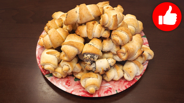 Фото к рецепту: Любимые всеми и необыкновенно вкусное печенье - сахарные рогалики