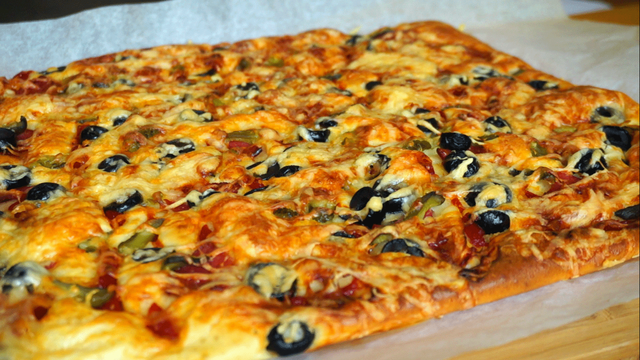 Фото к рецепту: Самая ленивая пицца