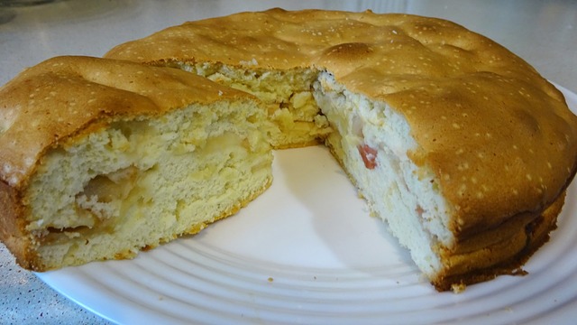 Фото к рецепту: Проще некуда, самый простой и очень вкусный яблочный пирог