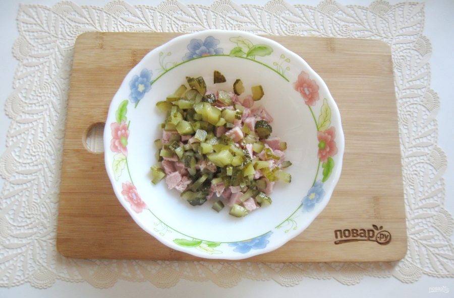 Салат со свининой и солеными огурцами - фото шаг 6