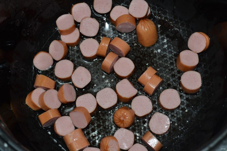 Макароны с сосисками в мультиварке - фото шаг 3