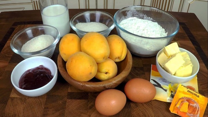 Пирог «перевертыш» с абрикосами и карамелью