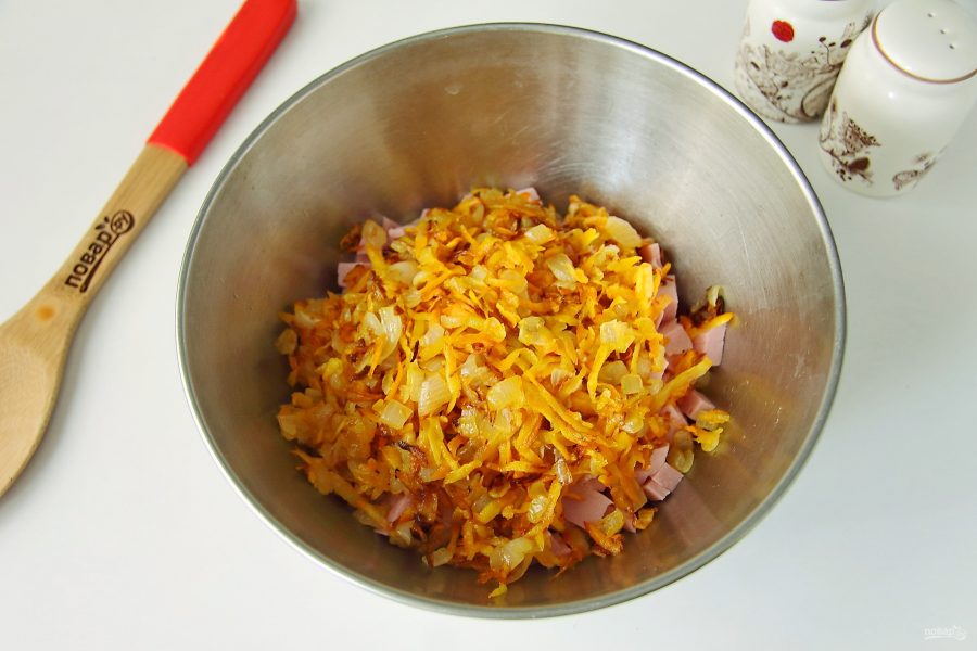 Салат с фасолью и колбасой - фото шаг 5