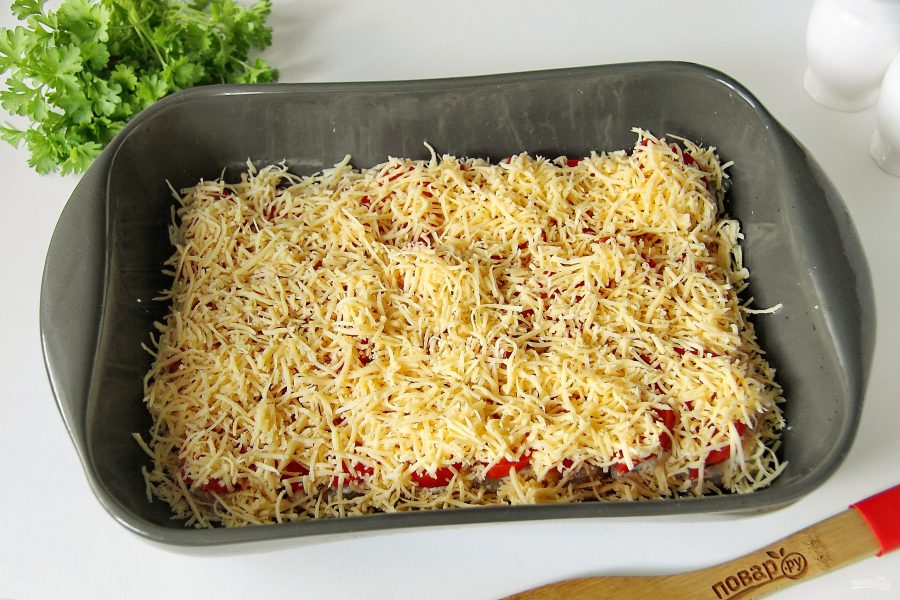 Минтай с сыром и помидорами в духовке - фото шаг 5