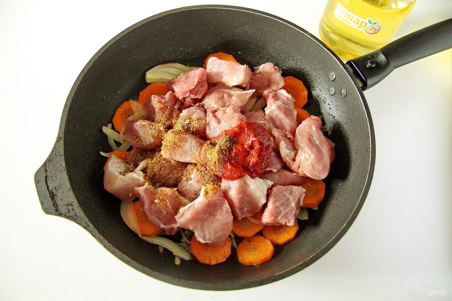 Свинина с морковью в духовке - фото шаг 5