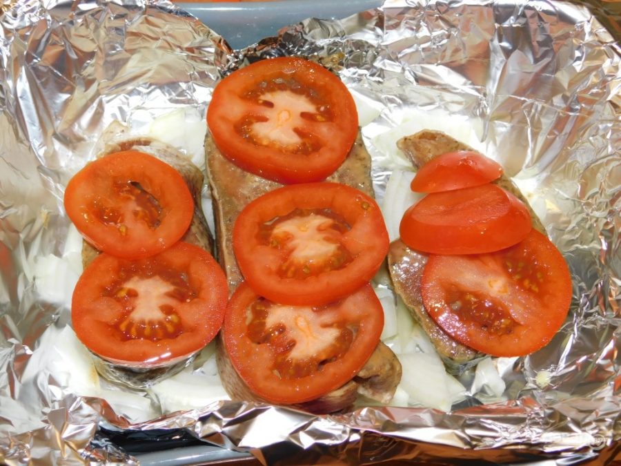Горбуша с помидорами в духовке - фото шаг 4