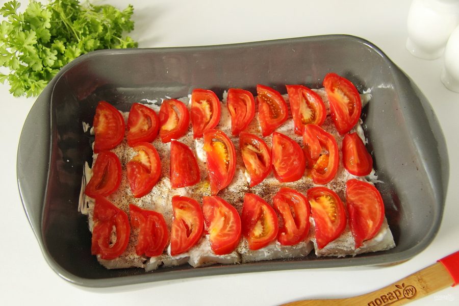 Минтай с сыром и помидорами в духовке - фото шаг 4