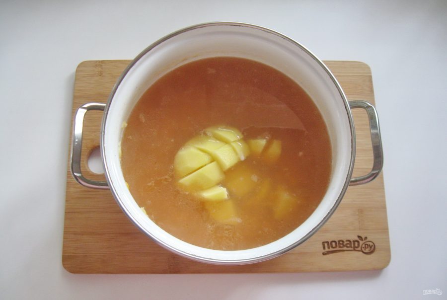 Гороховый суп-пюре с копчеными ребрышками - фото шаг 6