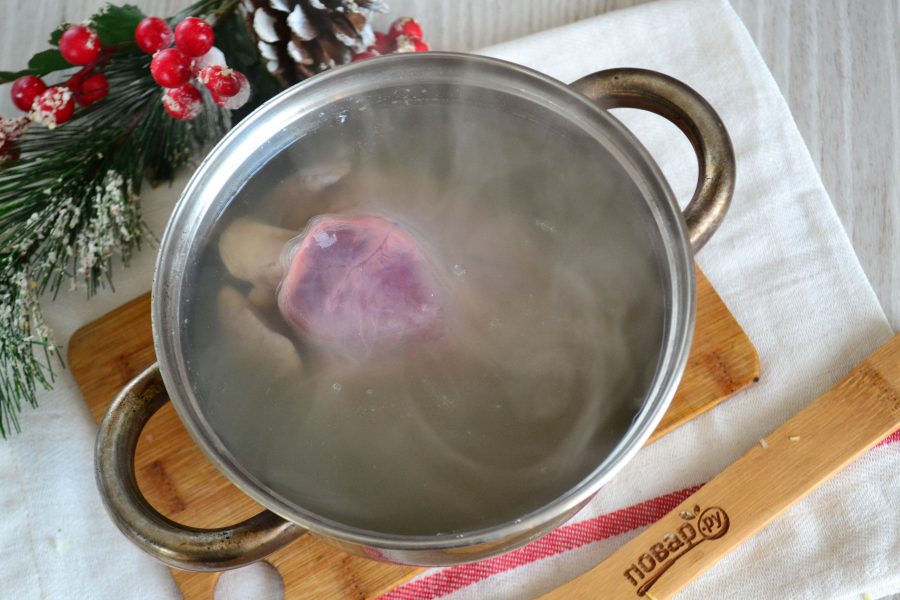 Салат из свиного сердца с маринованным луком - фото шаг 2