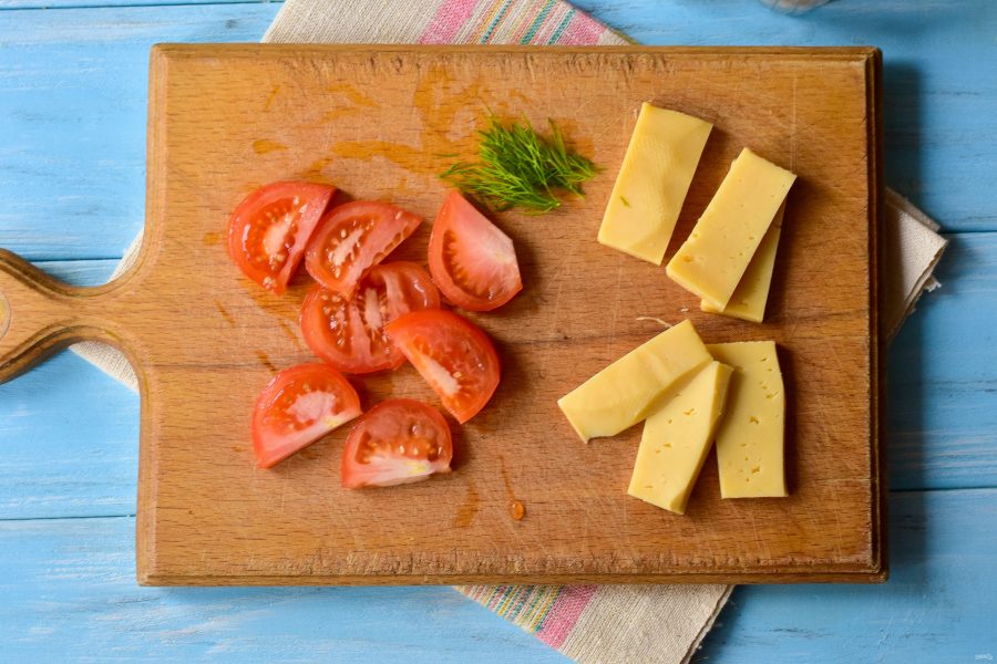 Куриная грудка фаршированная сыром и помидорами - фото шаг 2