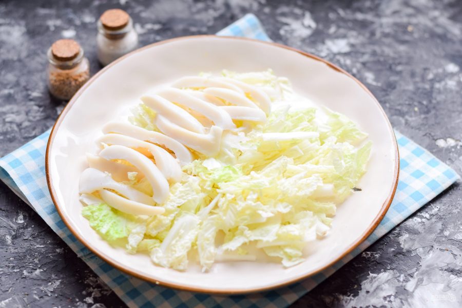 Салат из пекинской капусты с морепродуктами - фото шаг 4