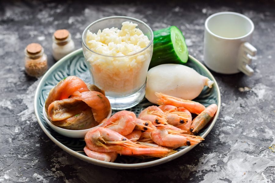 Салат с рисом и морепродуктами - фото шаг 1