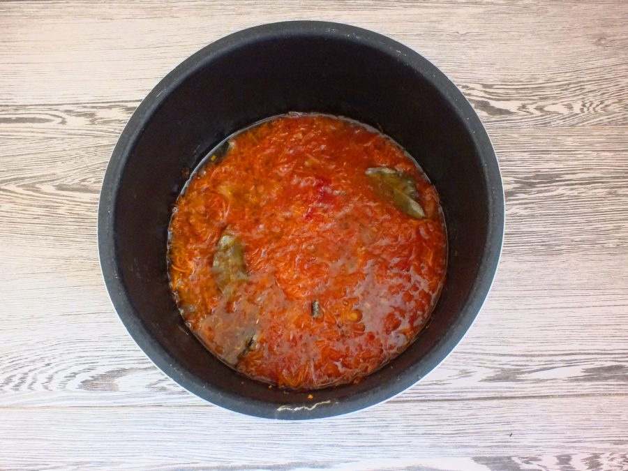 Килька в томатном соусе в мультиварке - фото шаг 6