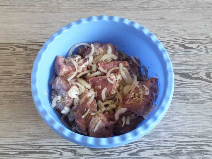 Шашлык из свинины без маринада - фото шаг 3