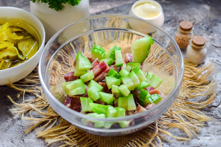Салат с ветчиной и маслинами - фото шаг 3