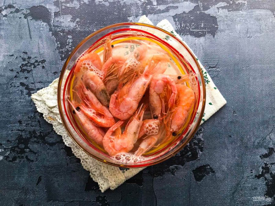 Салат "Красное море" с креветками и крабовыми палочками - фото шаг 3