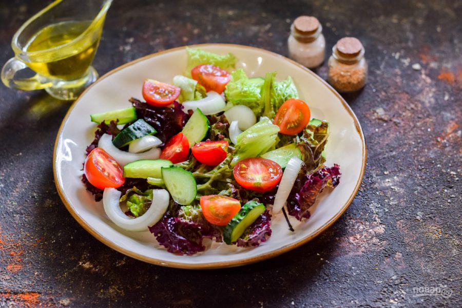 Греческий салат с кальмарами - фото шаг 4