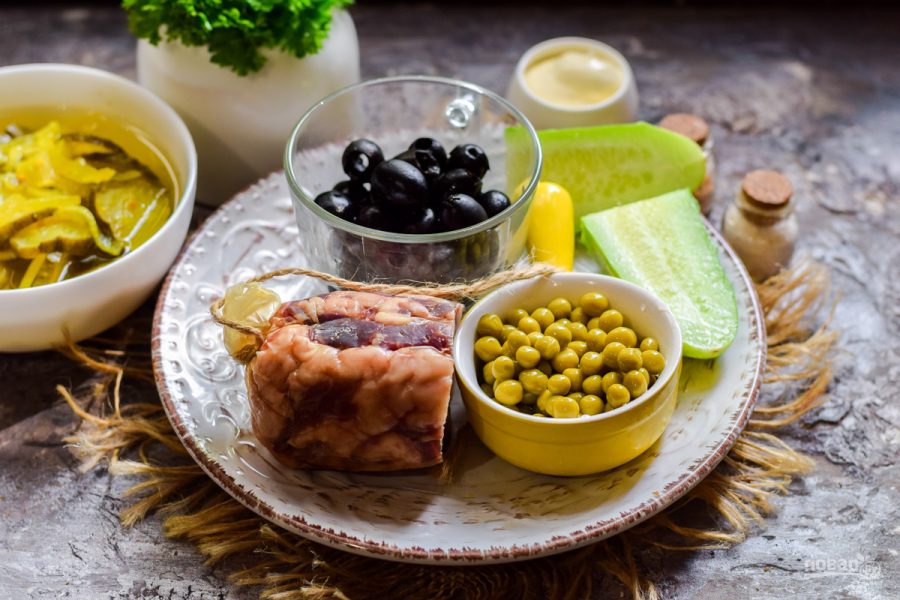 Салат с ветчиной и маслинами - фото шаг 1