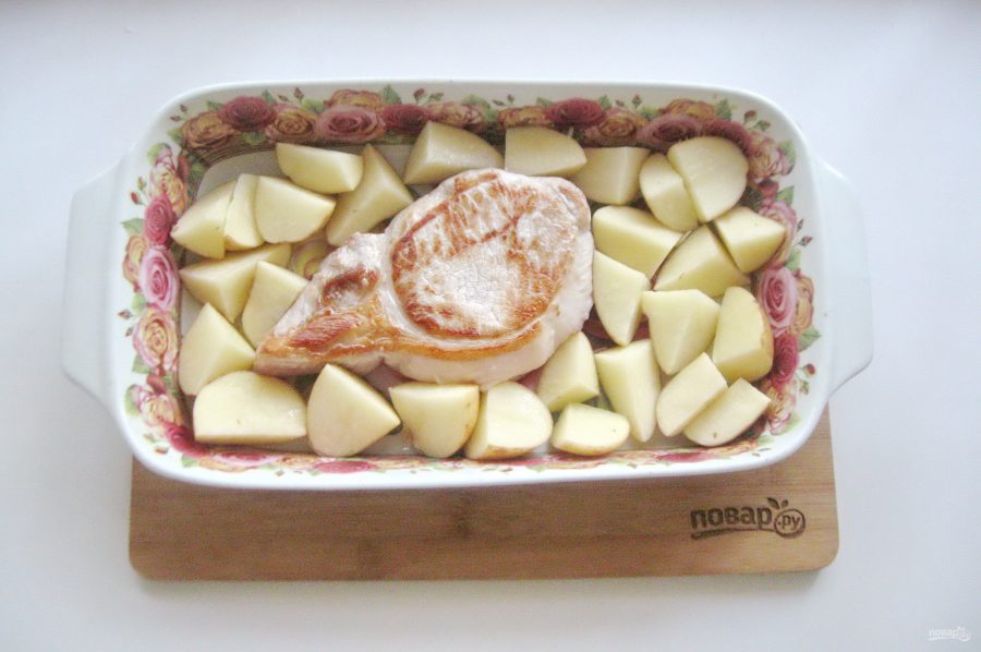 Свиная корейка с картофелем в духовке - фото шаг 5