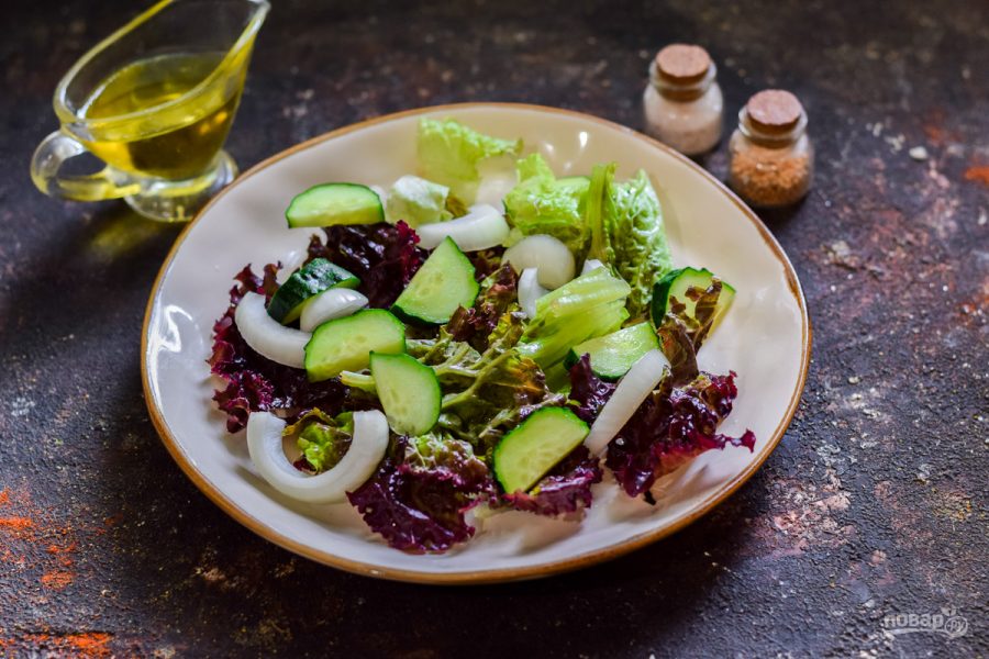 Греческий салат с кальмарами - фото шаг 3