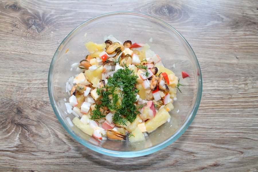 Салат с морепродуктами и ананасом - фото шаг 7