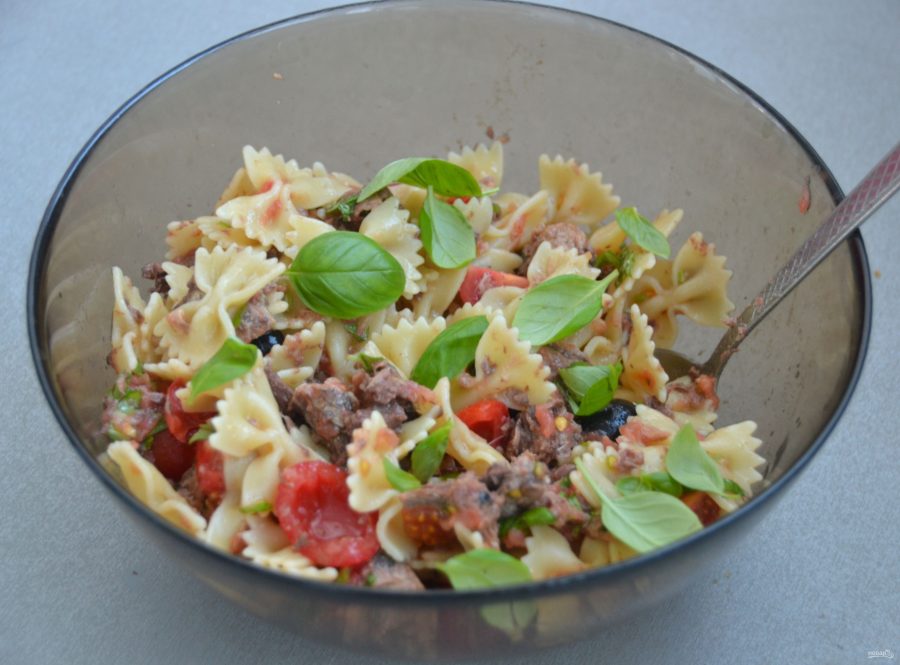 Итальянский салат с тунцом - фото шаг 8