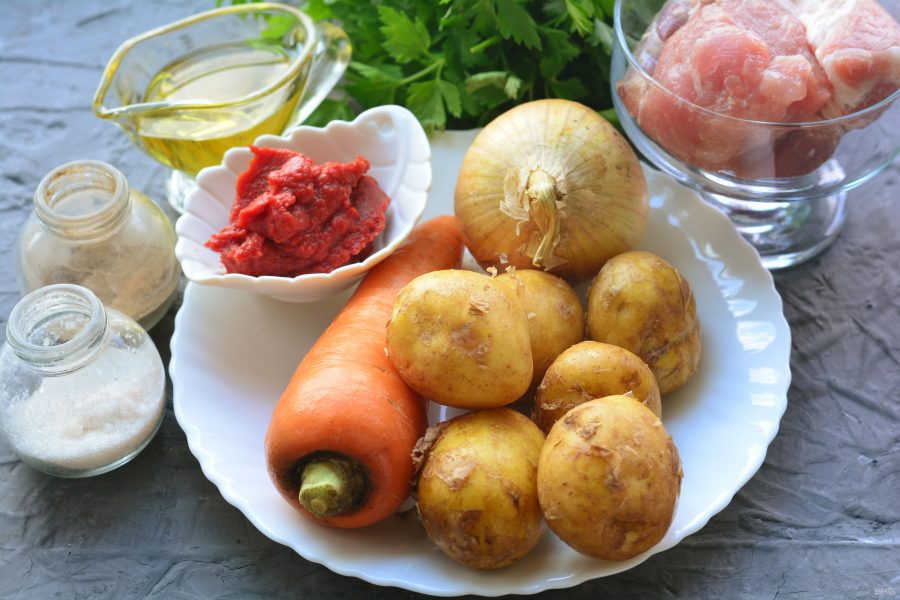 Жаркое из свинины с томатной пастой - фото шаг 1