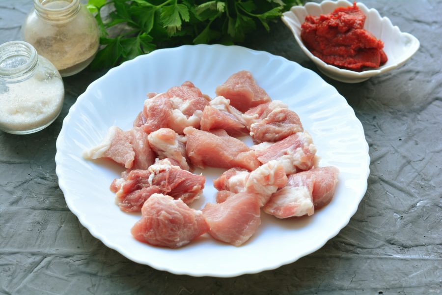 Жаркое из свинины с томатной пастой - фото шаг 2