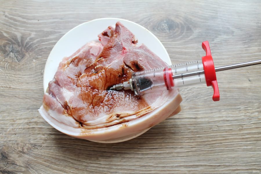 Свиная корейка на кости в мультиварке - фото шаг 2